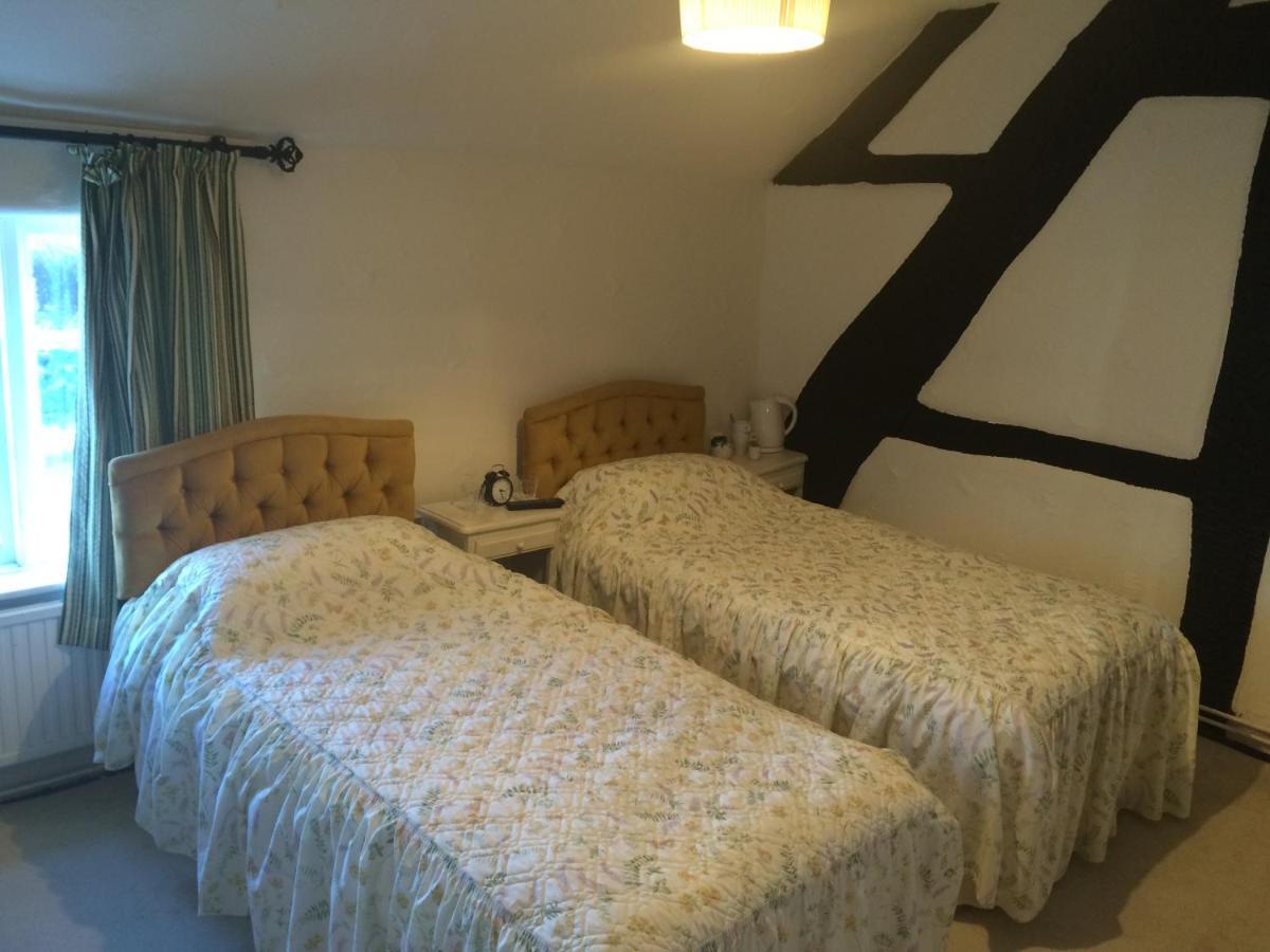 Church Pulverbatch White Horse Inn Pulverbatch מראה חיצוני תמונה