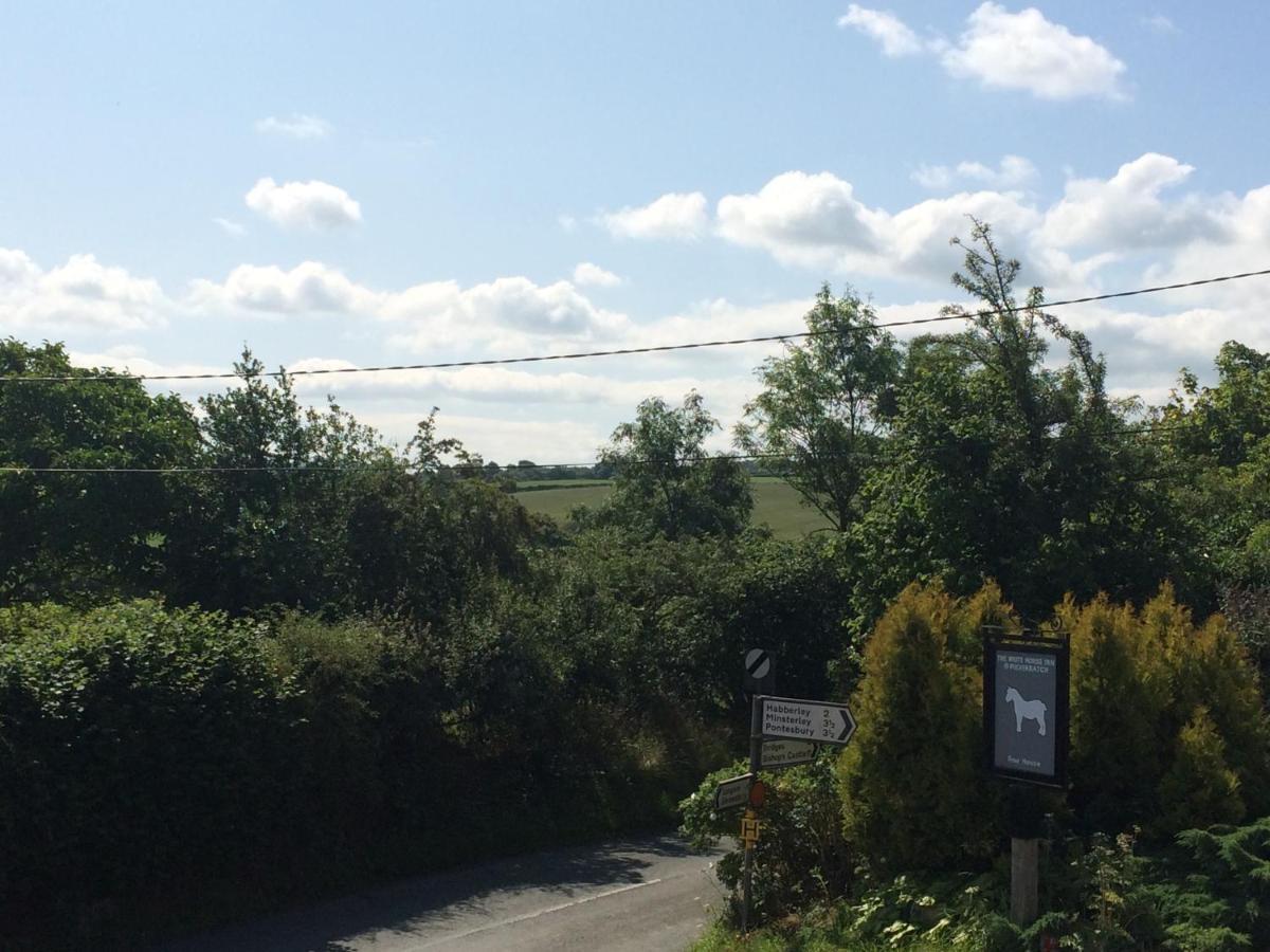 Church Pulverbatch White Horse Inn Pulverbatch מראה חיצוני תמונה